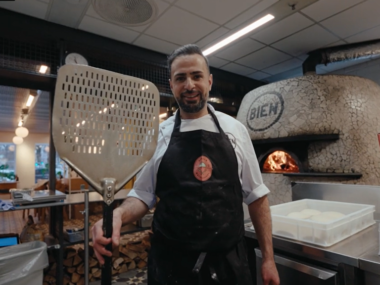 Bien Bar lykkes med flyktninger